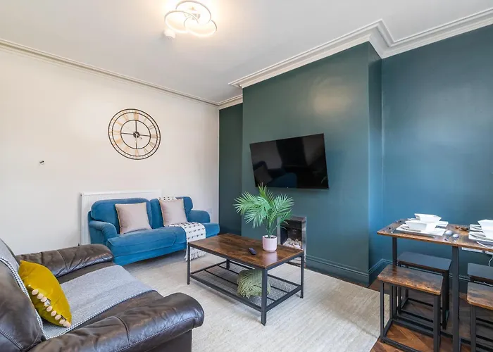 Spacious Two Bed House In Headingley