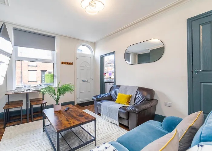 Spacious Two Bed House In Headingley