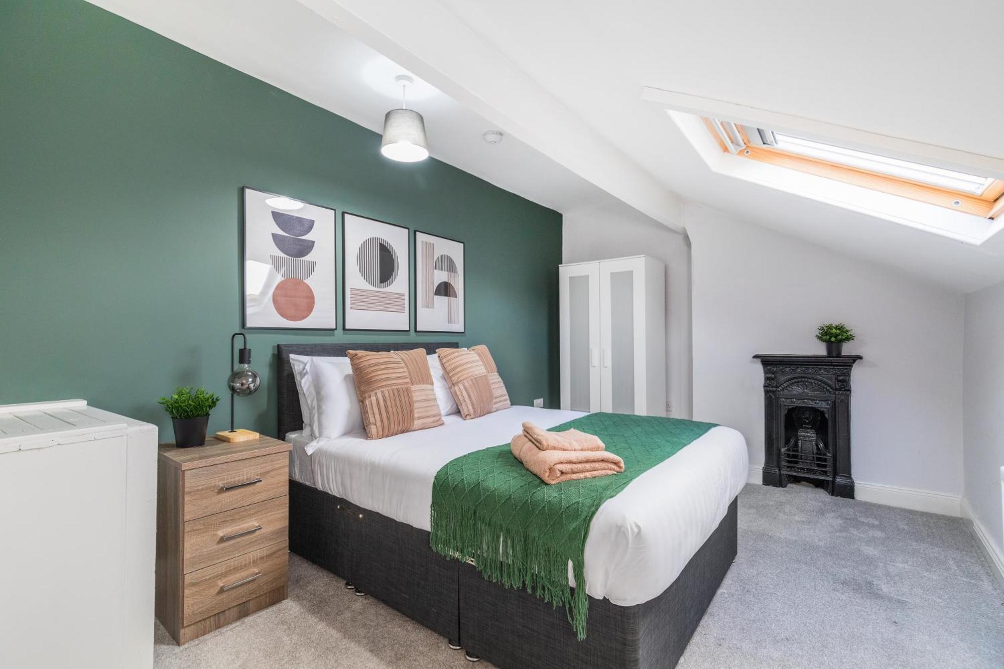 Spacious Two Bed House In Headingley Holiday home