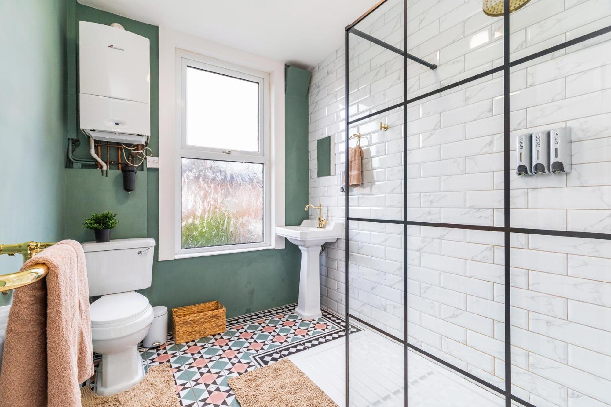 Spacious Two Bed House In Headingley