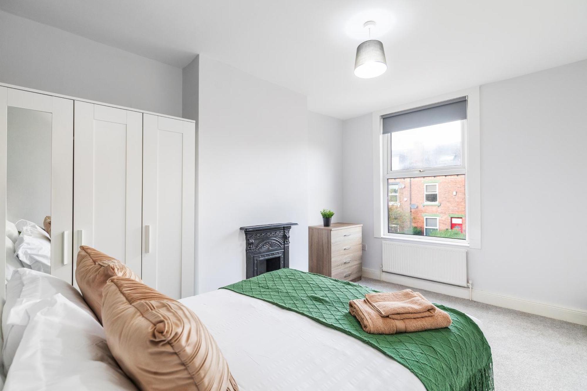 Spacious Two Bed House In Headingley Holiday home